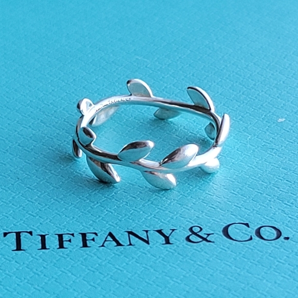 Picasso's olive leaf band ring - Picture 2 of 8